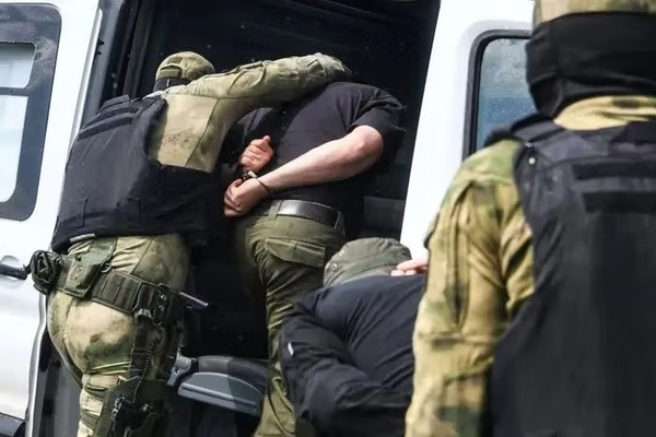 روسيا تحكم بالسجن على رجل بايع تنظيم داعش وكان يخطط للسفر إلى أفغانستان