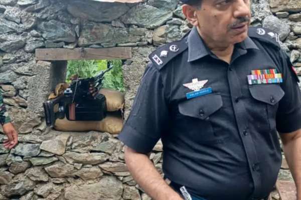 د خيبرپښتونخوا په کوز دير کې پر پوليسو له وسلهوال بريد وروسته امنيتي ګزمې ډېرې شوي