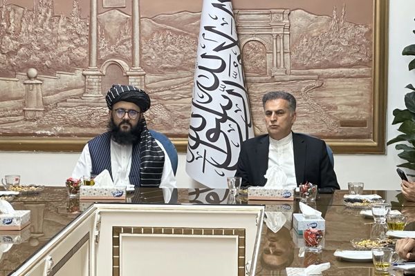 طالبان او ایراني چارواکي د کډوالو د ستونزو او سوداګریزو اړیکو پر پراختیا غږېدلي