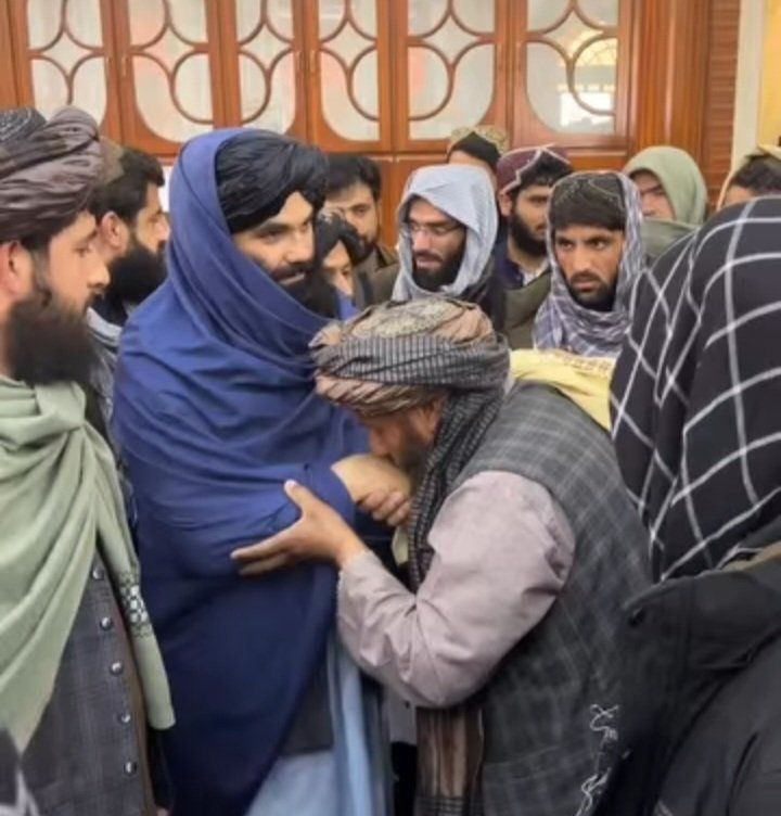 سراج الدین حقاني په یوه ناڅاپي سفر کندهار ته تللی دی