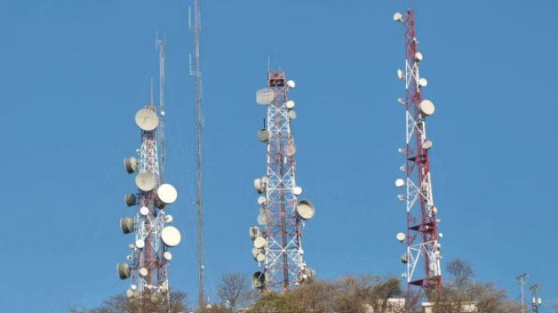 زعيم طالبان يطالب بتقييد الإنترنت في أفغانستان