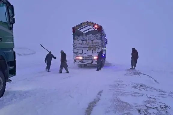 د سالنګونو لویه لار د واورې او توپان له امله د تګ راتګ لپاره وتړل شوه