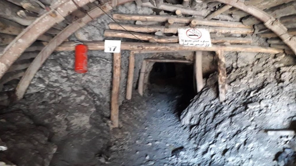 په سمنګان کې د سکرو کان نړېدو په پېښه کې څلور کسان مړه شوي دي