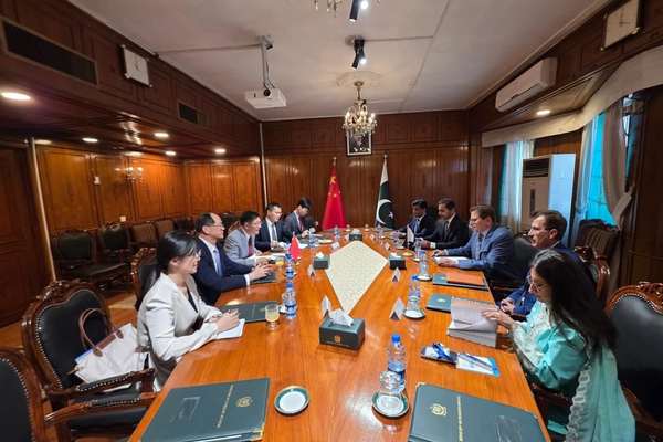 Pakistani & Chinese Envoys Discuss Militant Threats From Afghanistan