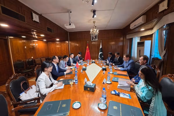 Pakistani & Chinese Envoys Discuss Militant Threats From Afghanistan