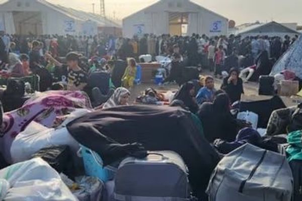 سفیر طالبان در ناروی خواستار کمک به بازگشتکنندگان افغان شد