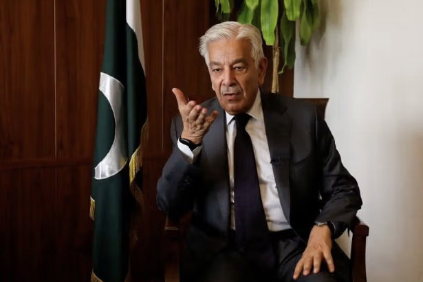 وزير الدفاع الباكستاني: لا يمكن الوثوق برسائل طالبان المتناقضة بشأن حركة طالبان باكستان
