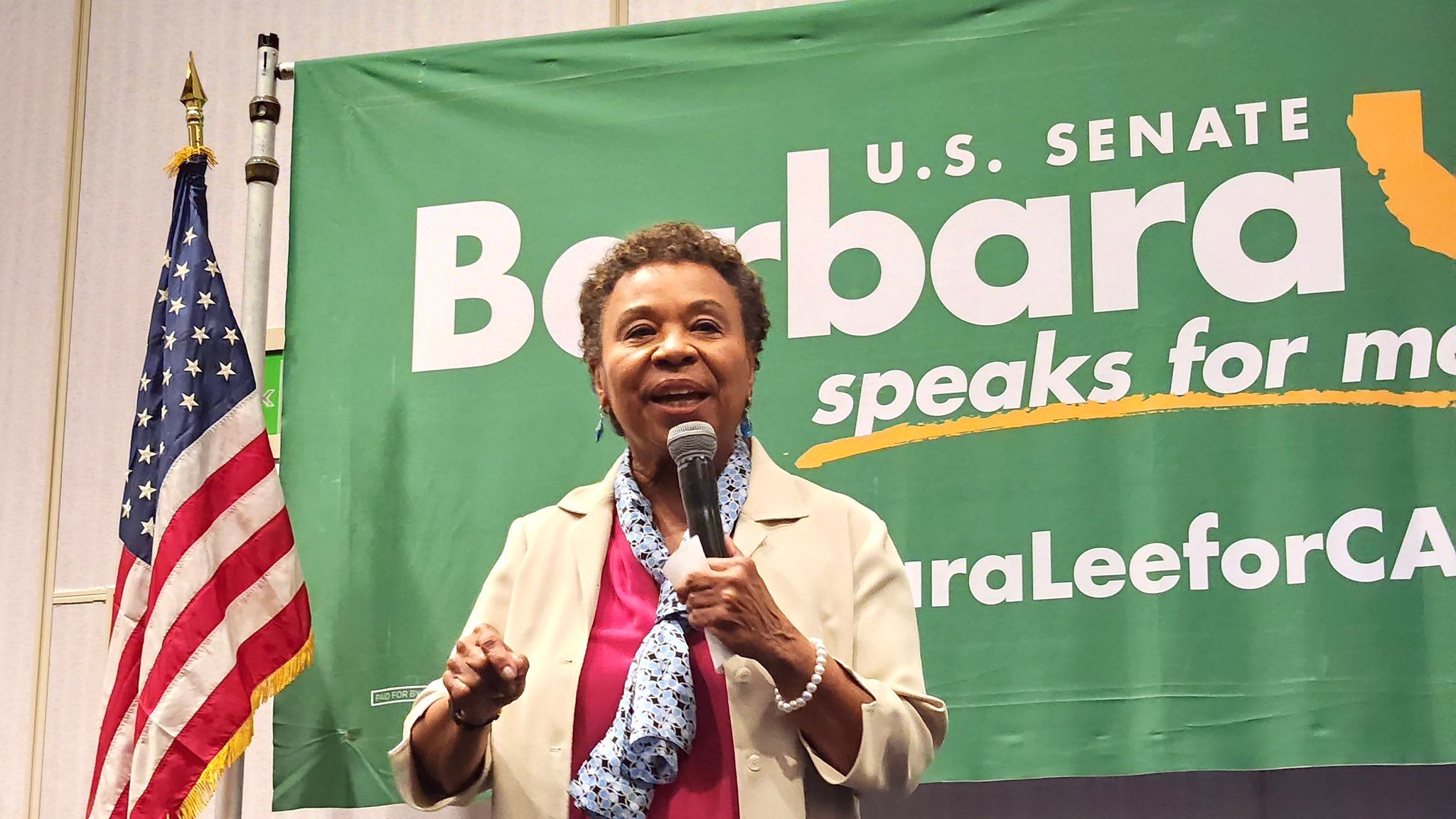 نماینده دموکرات امریکا: حکومت بایدن برای خروج آشفته از افغانستان سزاوار «سرزنش» نیست