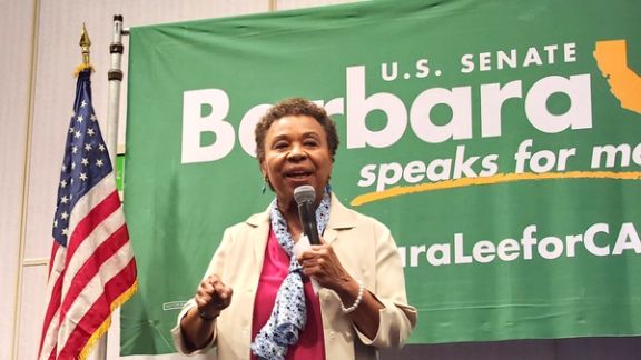 نماینده دموکرات امریکا: حکومت بایدن برای خروج آشفته از افغانستان سزاوار «سرزنش» نیست