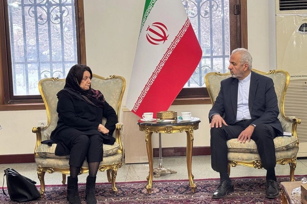 وكيلة الأمين العام للأمم المتحدة تلتقي السفير الإيراني في كابل