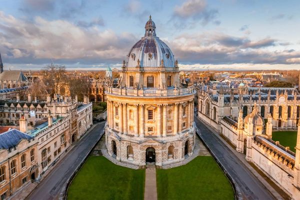 جامعات بريطانية توقف قبول الطلاب الأفغان