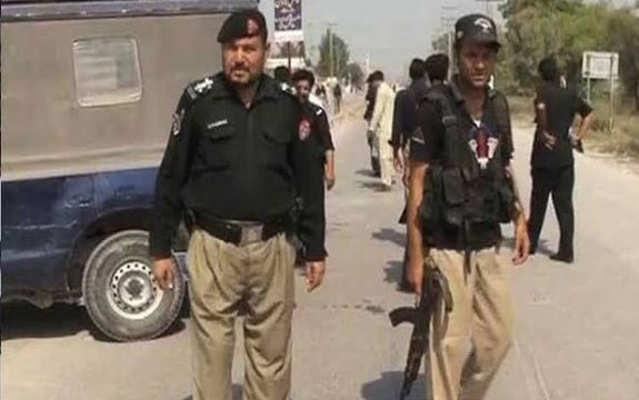 په خیبرپښتونخوا کې نامعلومه وسلهوالو د ترهګرۍ ضد دوه پولیس په ډزو وژلي دي