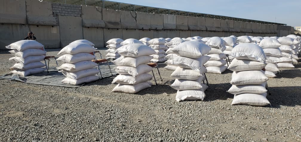 طالبان: په کندهار کې مو پر نږدې درې زره کورنیو غنم، نغدې پیسې او ژمني توکي ووېشل