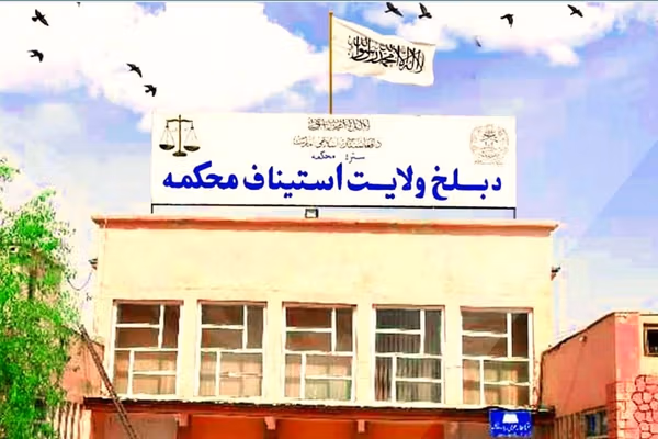 طالبان وايي په بلخ کې یې یوه ښځه د «نامشروع» اړیکو په تور په دُرو وهلې ده