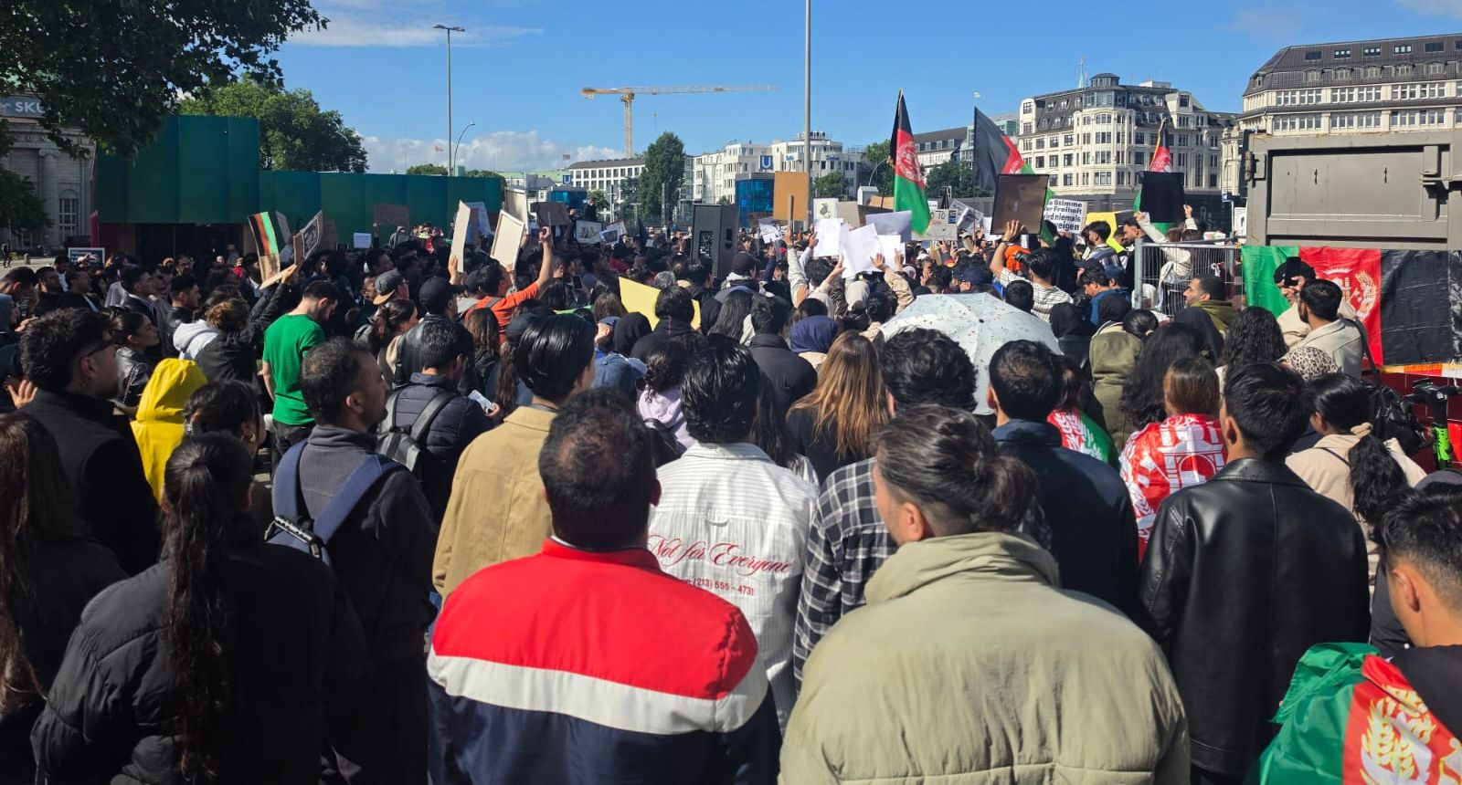 پولیس هامبورگ تایید کرد که در تظاهرات ضد طالبان صدها نفر شرکت داشتند