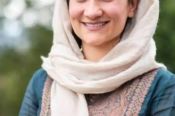 شبانه بسیج راسیخ: له اکسفورډ سره په همکارۍ د افغان ښځو د بورسونو تمویل کوم