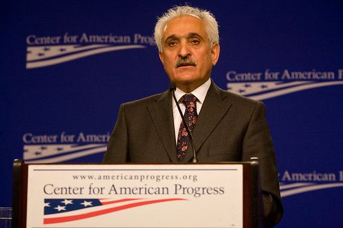 رنګین دادفر سپنتا: نړۍوال قدرتونه پر طالبانو د واکمنۍ لپاره له یو بل سره سیالي کوي