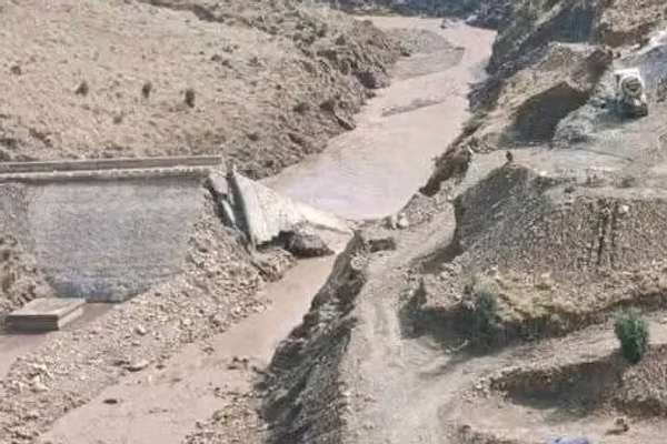تخریب یک بند آب در خوست؛ نبیل میگوید پروژههای طالبان مبنای علمی ندارند