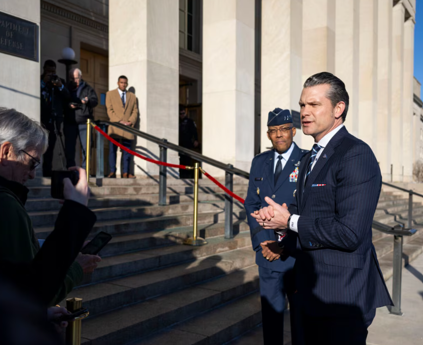 وزیر دفاع امریکا در نخستین روز کاری خود بر حمایت از همکاران افغان واشنگتن تاکید کرد