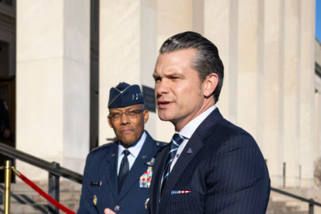 وزیر دفاع امریکا در نخستین روز کاری خود بر حمایت از همکاران افغان واشنگتن تاکید کرد