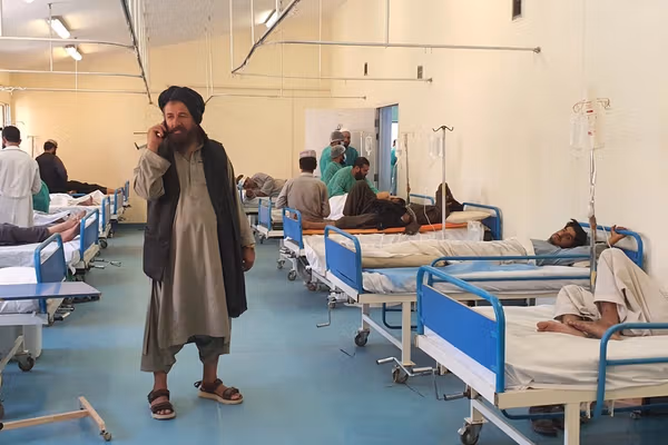 په هلمند کې د ترافیکي پیښې له امله پنځه تنه مړه او ۱۶ نور ټپیان شوي