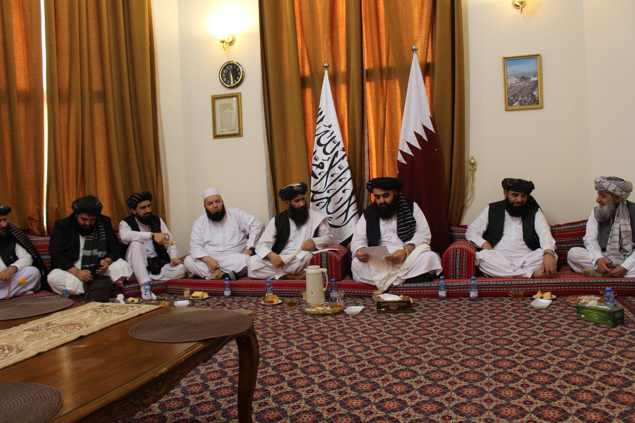 بازرگانان افغان به وزیر خارجه طالبان: مشکل پاسپورت و ویزا را حل کنید