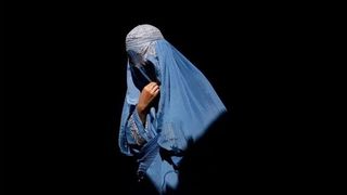 له ناوړه دودونو تر پټ تاوتریخوالي؛ افغان مېرمنې او نجونې د کومو دودونو قرباني دي؟