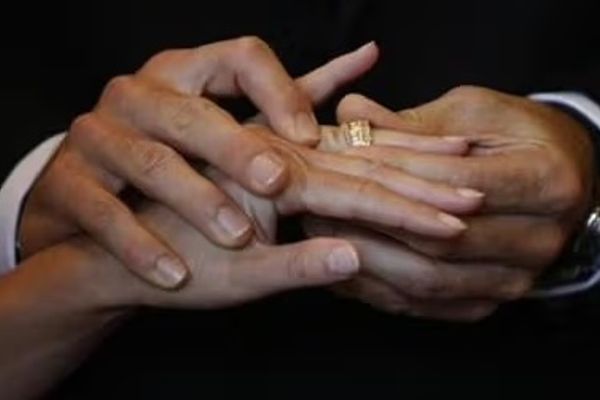 په سویډن کې د تره لوڼو او زامنو ترمنځ واده منع اعلان شو