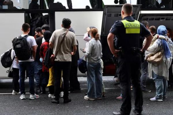 د جرمني حکومت ۱۶۰ افغانان له پاکستان څخه په چارټر الوتکه کې ولېږدول