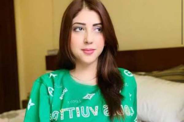 افغانه سندرغاړې اسما وصال د پولیسو له خوا په اسلاماباد کې نیول شوې