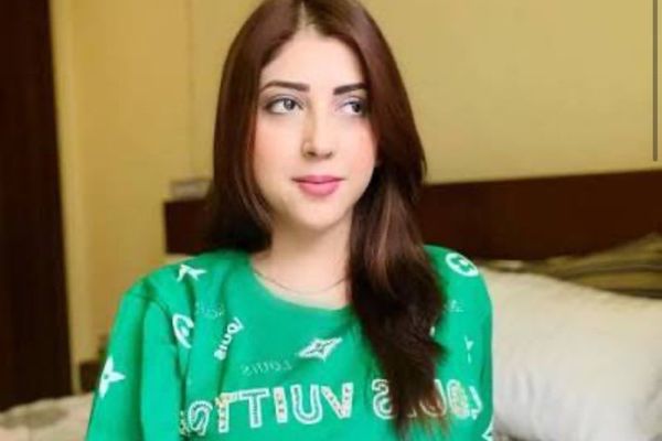 افغانه سندرغاړې اسما وصال د پولیسو له خوا په اسلاماباد کې نیول شوې