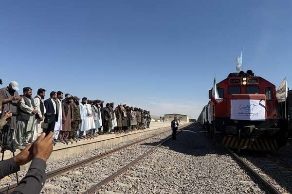 طالبانو د رېل پټلۍ له لارې ترکیې ته د ۶۰۰ ټنه پنبې د صادرولو خبر ور کړی