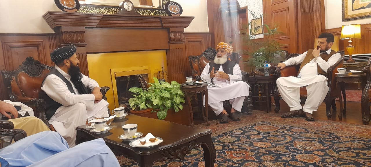 حمله باجور؛ سرقنسول طالبان در پاکستان برای «غم‌شریکی» با مولانا فضل‌الرحمان دیدار کرد