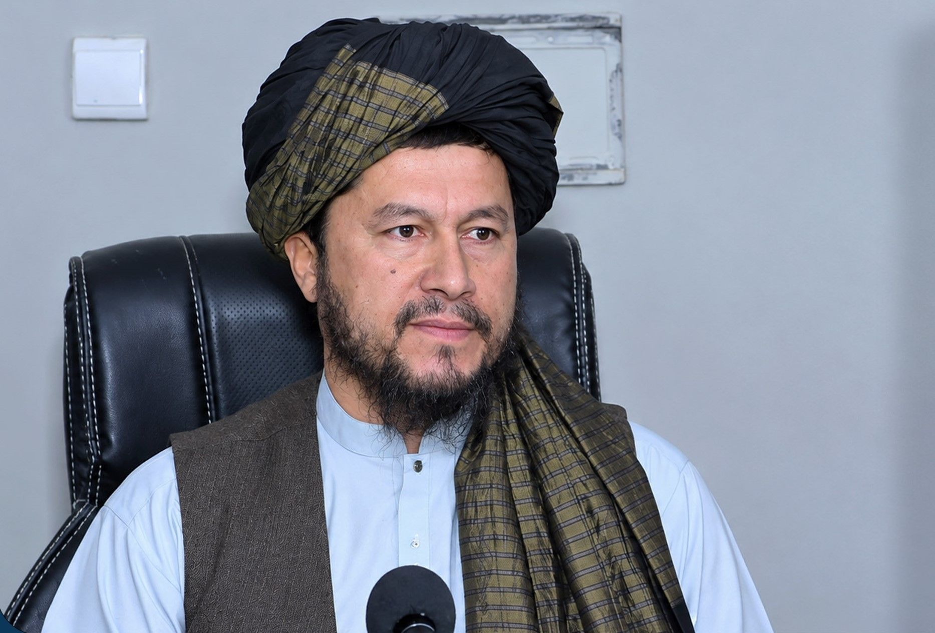 د تخار د کلفګان طالب ولسوال او دوه زامن یې په خپل کور کې ټپیان شوي