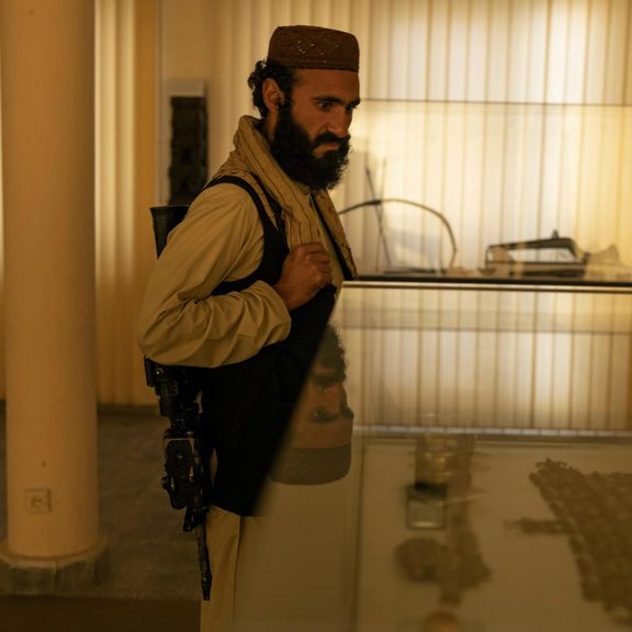 جنگجویان طالب به تماشای آثار باستانی به موزیم ملی میروند