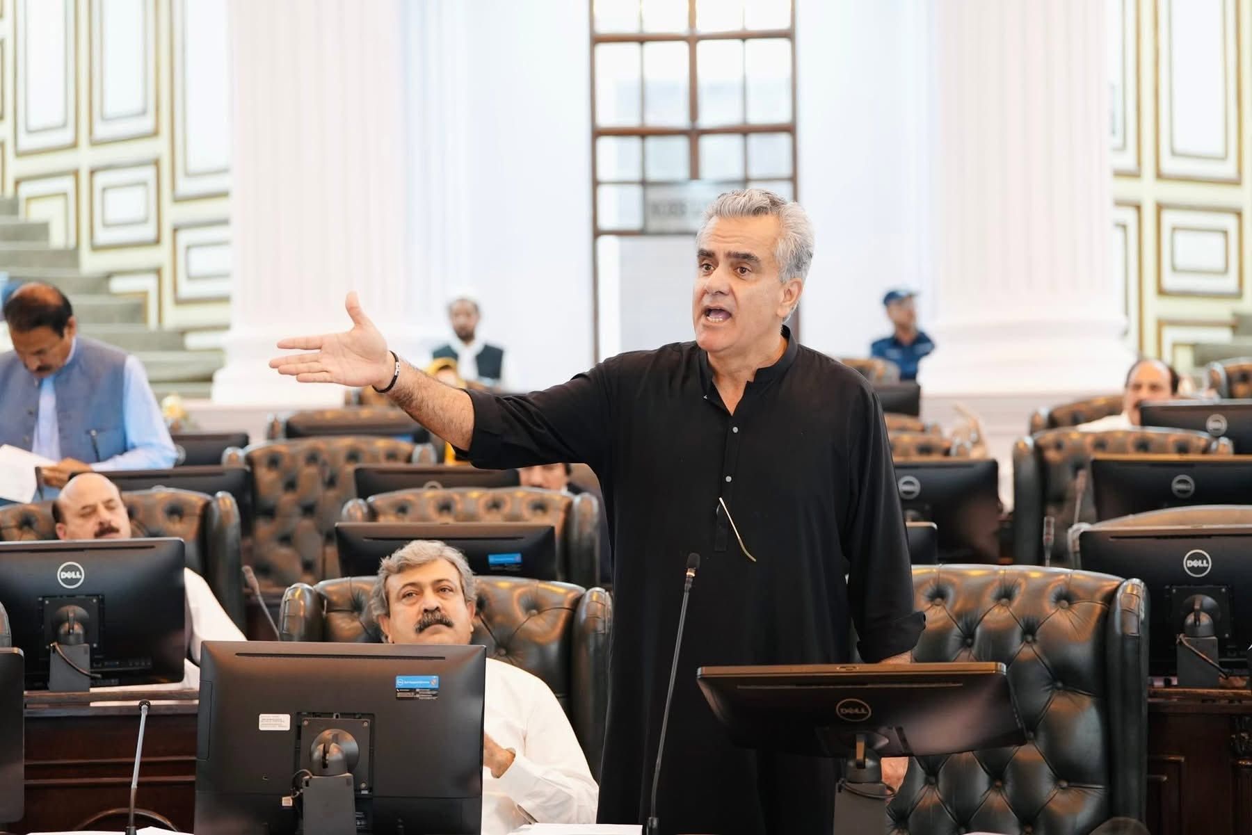 ارباب عثمان خان په افغانستان کې د پښتونخوا د محصلینو د ستونزې د حل غوښتنه کړې