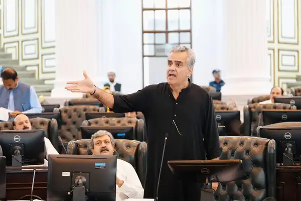 ارباب عثمان خان په افغانستان کې د پښتونخوا د محصلینو د ستونزې د حل غوښتنه کړې
