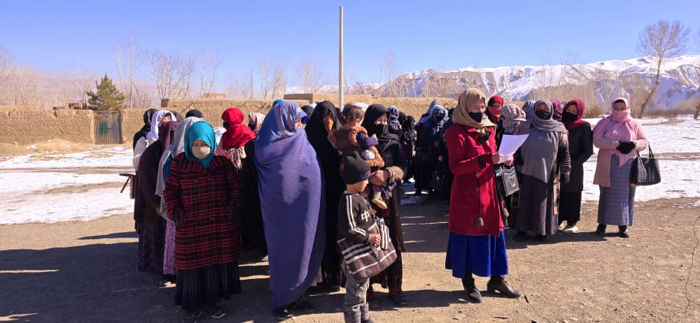 طالبان در بامیان شماری از زنان و مردان را در حمایت از ملا هبت‌الله به خیابان بردند