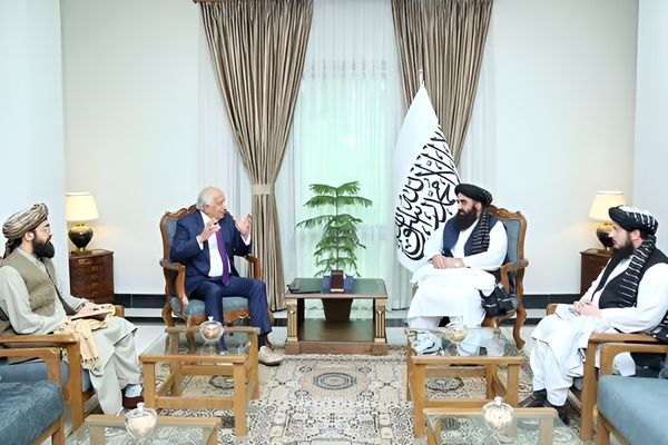 د امریکا د بهرنیو چارو وزارت افغانستان انټرنشنل ته: خلیلزاد د امریکا استازیتوب نه کوي