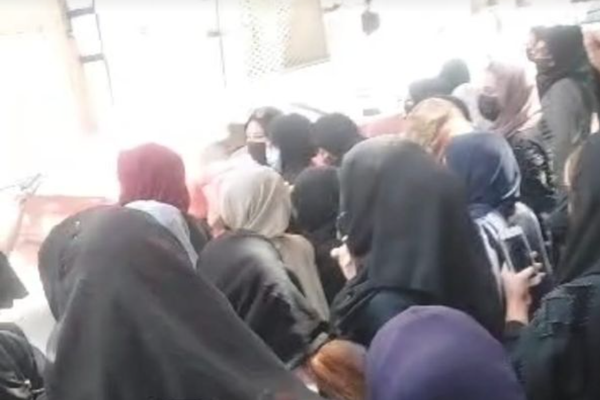 Afghan Women Hold Protest in Kabul Against Taliban’s Crackdown On Beauty Salons