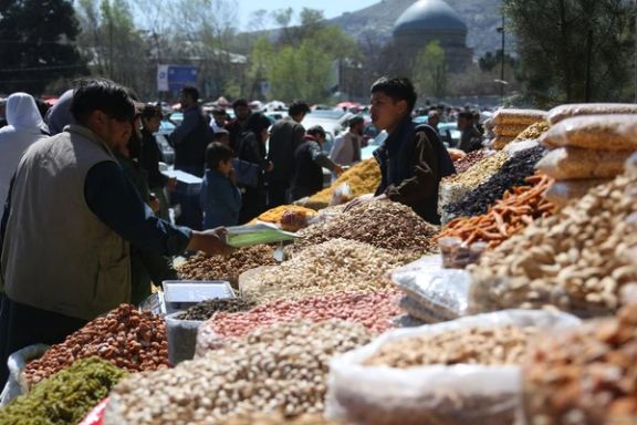 د لوږې او ناچارۍ په درشل کې؛ افغانان د کوچني اختر لپاره چمتووالی نیسي