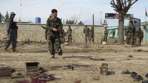 د ملي اردو د جلب او جذب پر مرکز د طالبانو له خوا د شوي ځانمرګي برید انځور