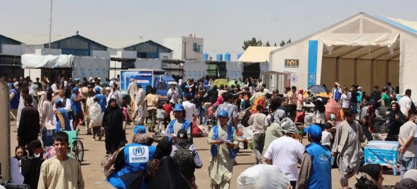 الأمم المتحدة توقف المساعدات النقدية للعائدين الأفغان بسبب قيود طالبان