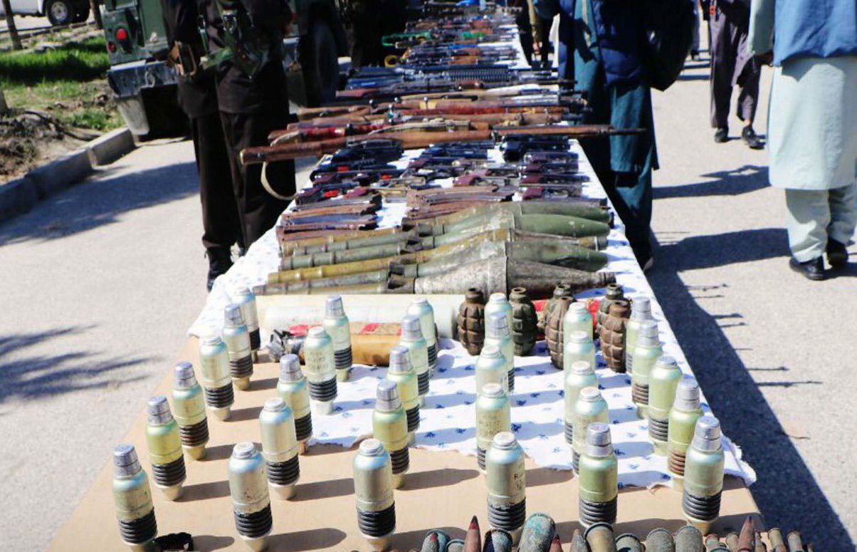 د طالبانو کورنيو چارو وزارت په بلخ کې د وسلو په تړاو د ۳۵ کسانو د نیولو خبر ورکړ