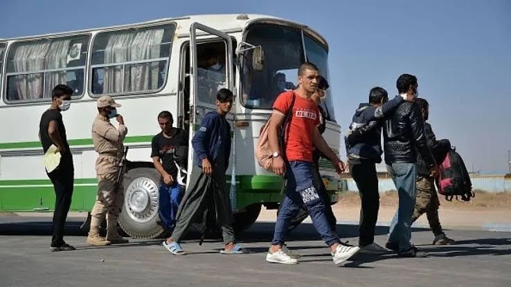 ایران د مسلکي افغان کډوالو لپاره د اوږدمهاله استوګنې د سندونو د وېش بهیر پيلوي