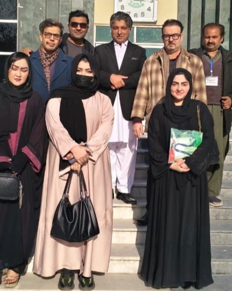 افغان سندرغاړو د پېښور محکمې ته د پاکستان څخه د نه ایستلو ۱۵۰ عريضې کړي