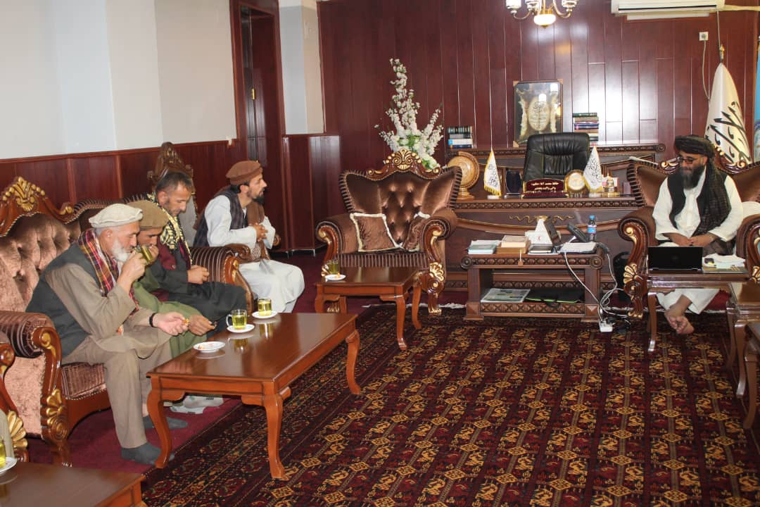 طالبانو د مقاومت له ۲ قومندانانو سره لیدنه کې: هېڅوک تاسو ته د تېرو کړنو  یادونه نشي کولی