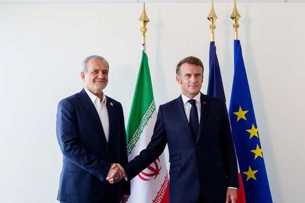 د فرانسې ولسمشر مسعود پزشکیان ته؛ ایران باید اټومي وسلو ته لاسرسی ونه لري
