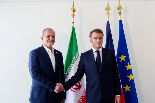 د فرانسې ولسمشر مسعود پزشکیان ته؛ ایران باید اټومي وسلو ته لاسرسی ونه لري