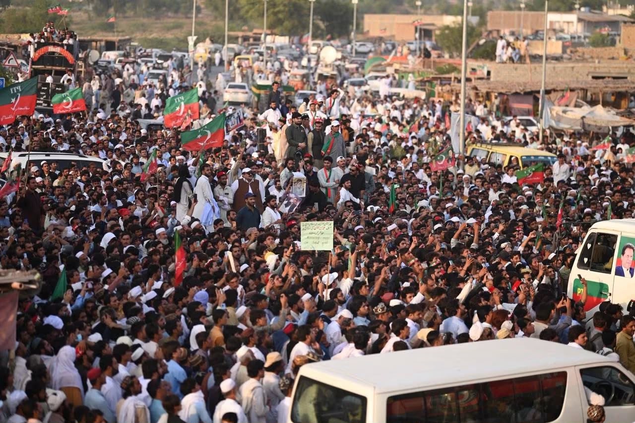 راهپیمایی هواداران عمران خان به‌سوی اسلام‌آباد